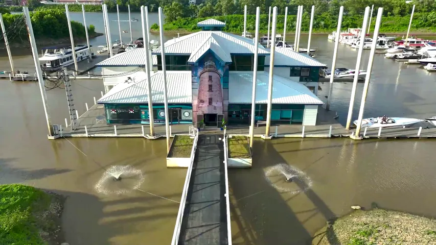 Blue Catty's Bar & Grille - Atmosphere Video thumbnail